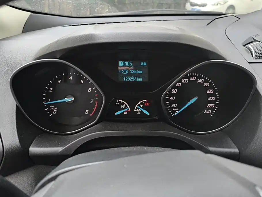 Фото 14 - Ford Kuga