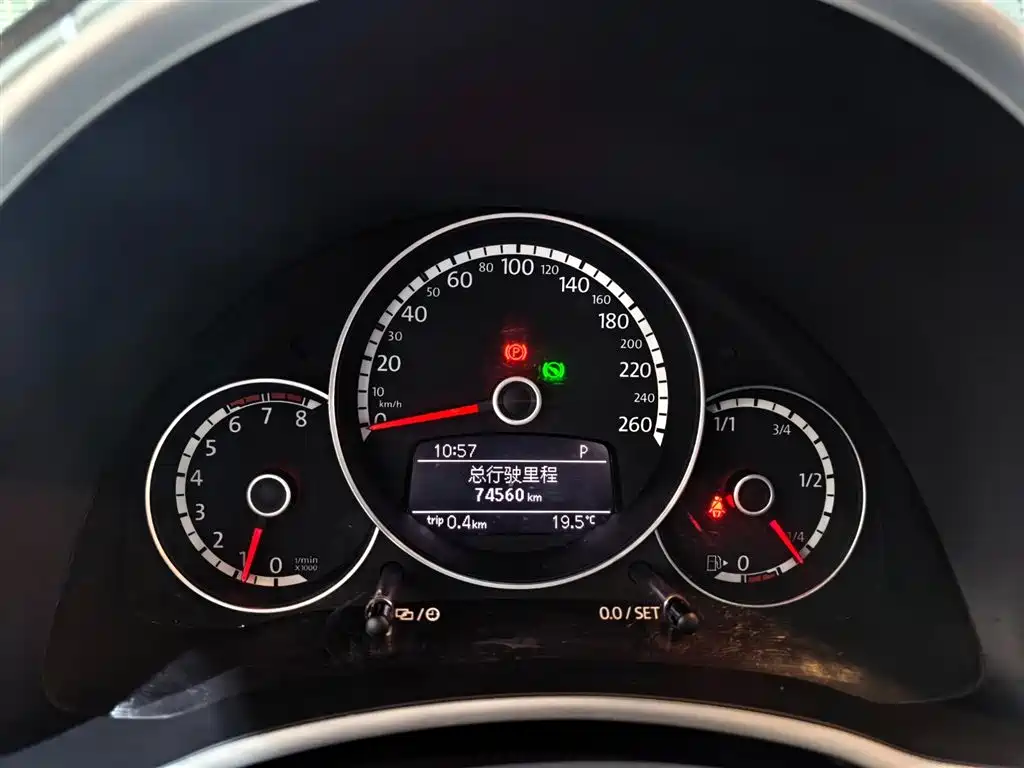 Volkswagen Beetle 2016 Model 180TSI Club Edition фото 9