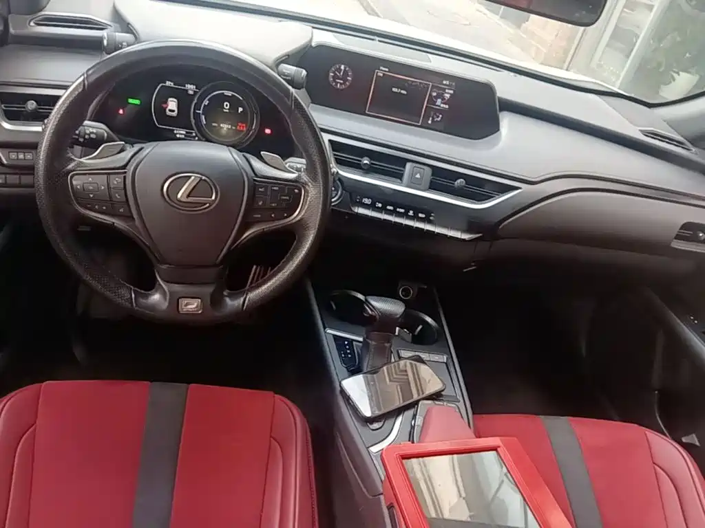 Photo 10 - Lexus UX