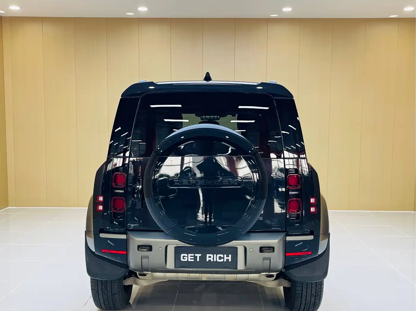 Land Rover Defender 2023 Model 110 3.0T P400 X-DYNAMIC HSE фото 8