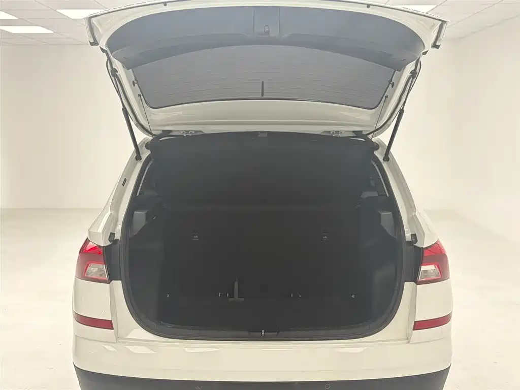 Škoda Kamiq 2021 1.5L Manual Comfort фото 12