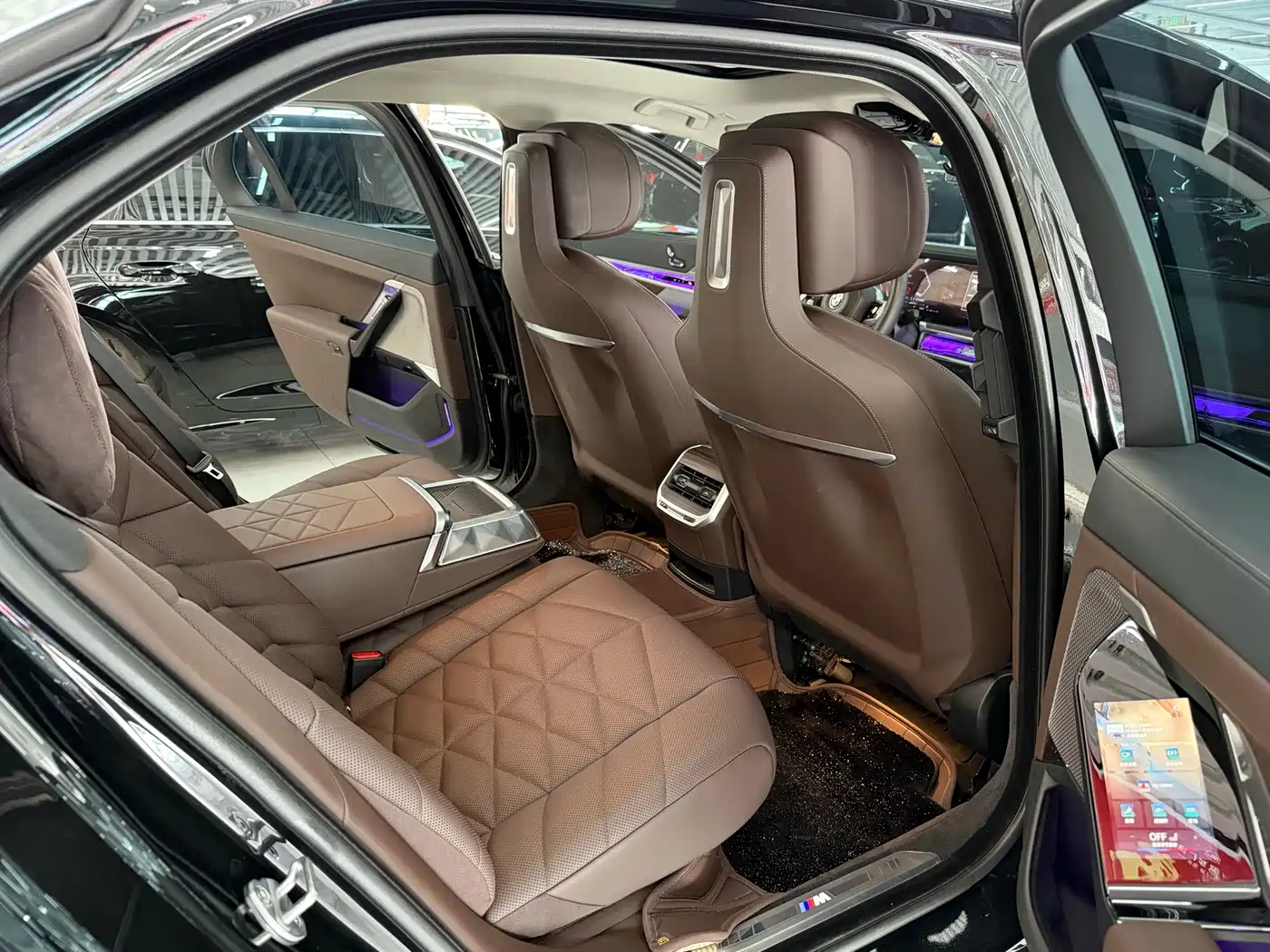 BMW 7 Series 2023 Model 735Li M Sport Package фото 17