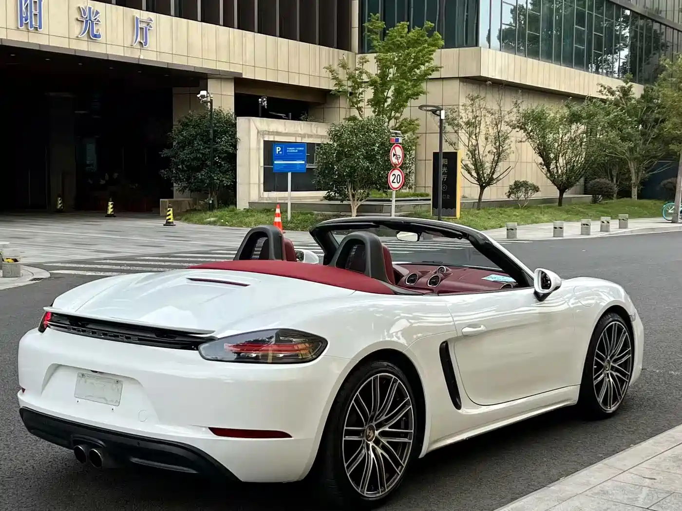 Porsche 718 2018 Boxster 2.0T фото 12