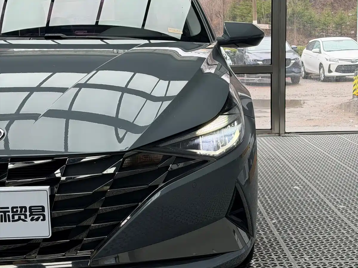 Hyundai Elantra 2022 1.5L CVT GLX Elite Edition фото 8