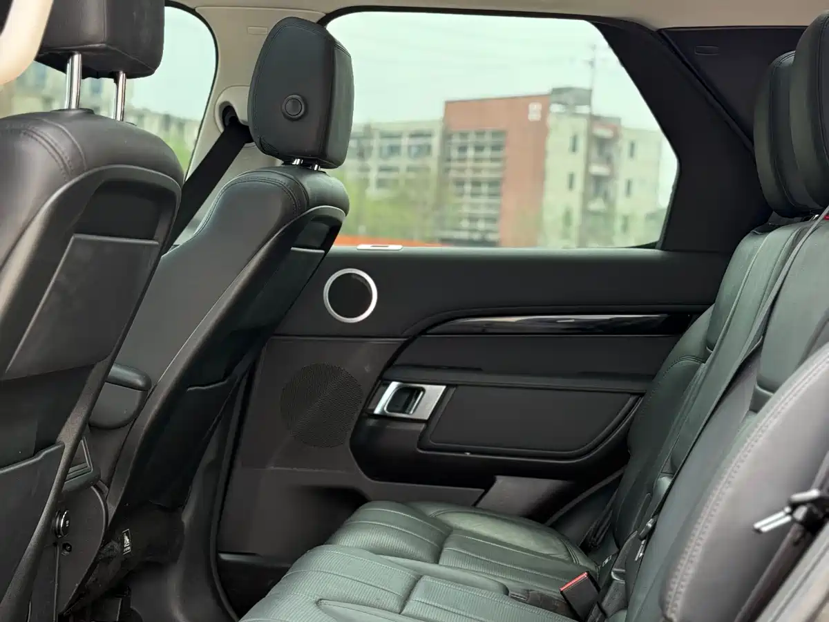 Land Rover Discovery 2017 3.0 SC V6 SE фото 6
