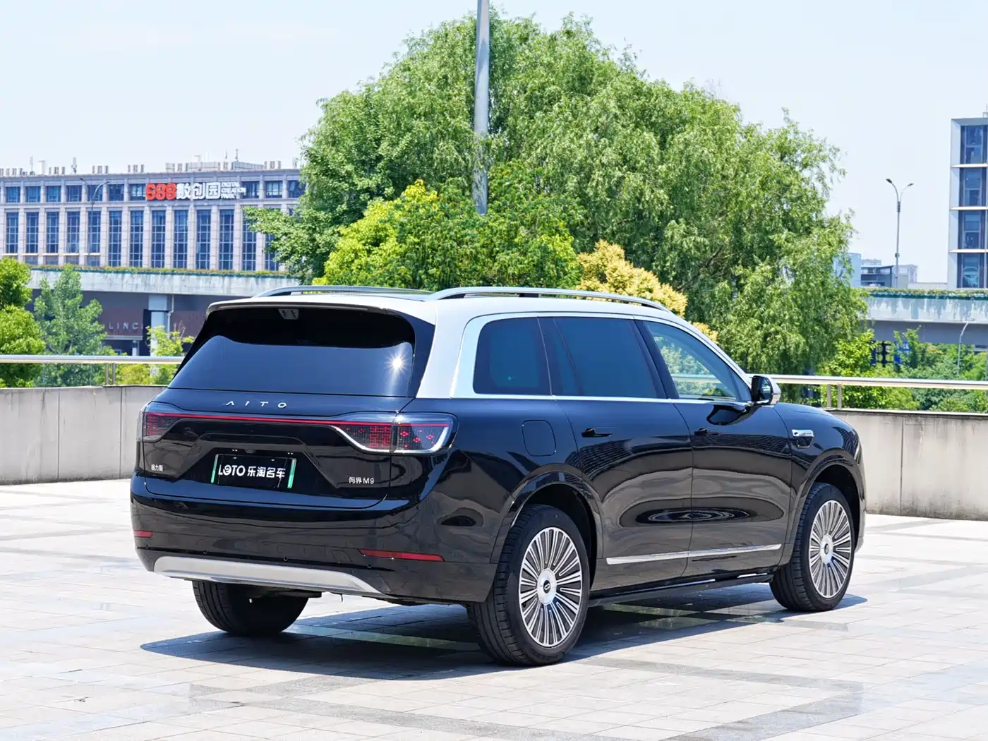 AITO Wenjie AITO M9 2025 Extended Range Ultra 52kWh 5-Seater фото 3