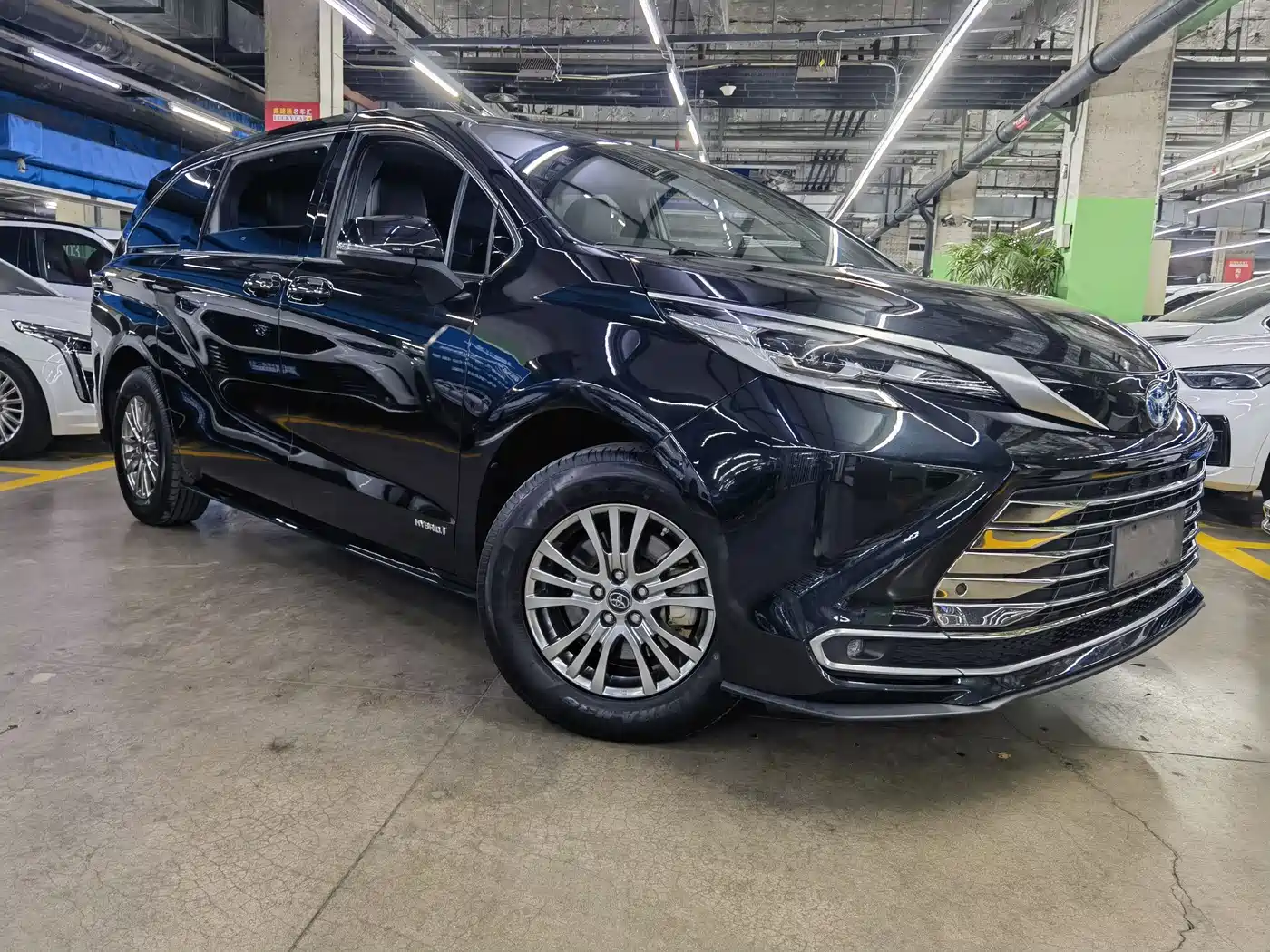 Toyota Sienna 2021 2.5L Hybrid Premium Edition фото 3