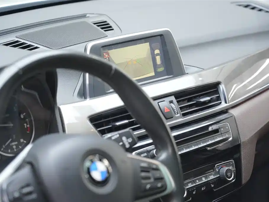 BMW X1 2016 sDrive18Li Luxury Model фото 13