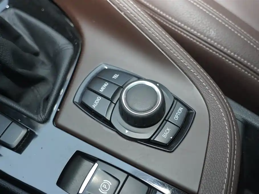 BMW X1 2016 sDrive18Li Luxury Model фото 9