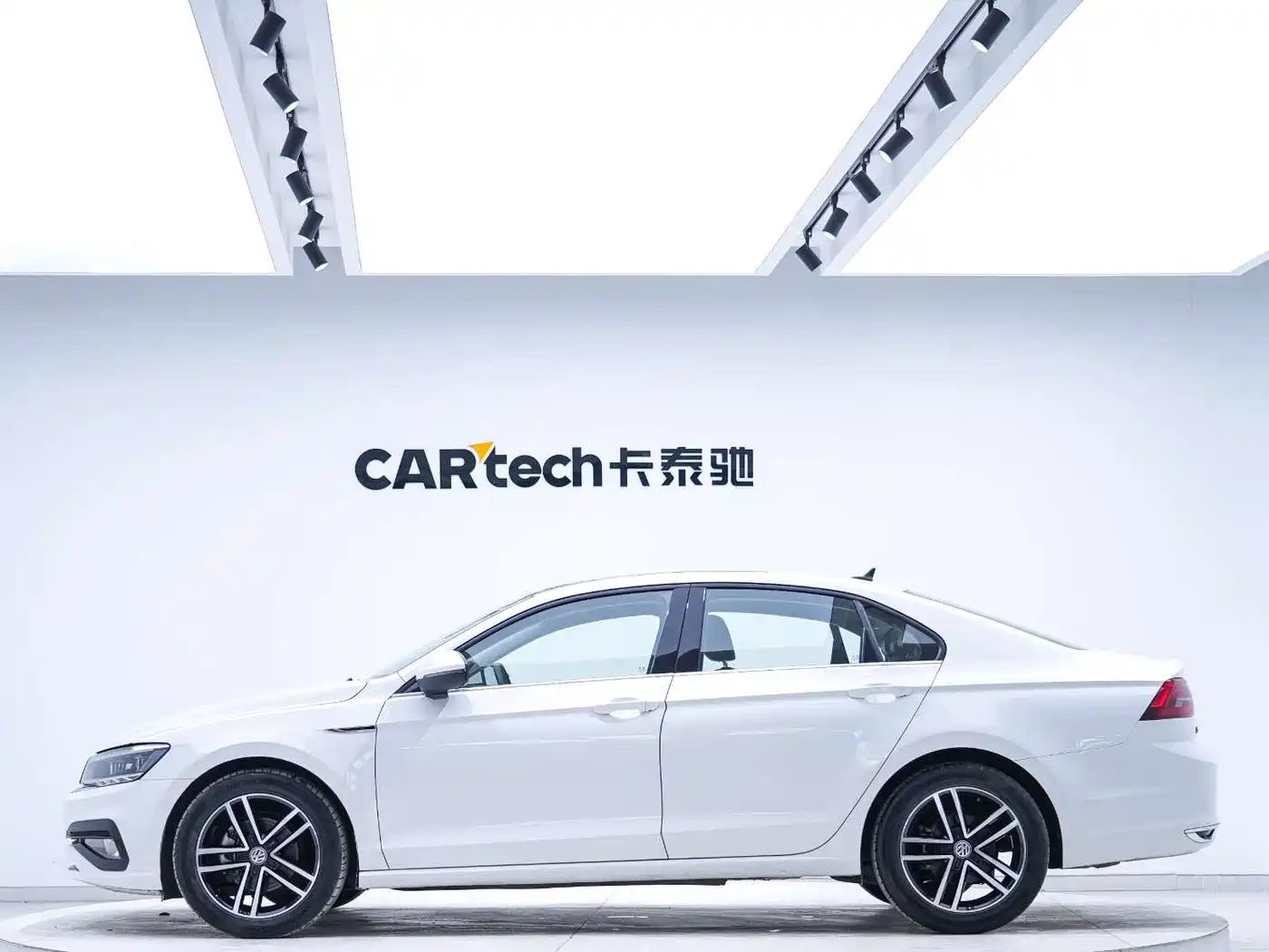 Volkswagen Lamando 2021 Facelift 280TSI DSG Comfort Edition фото 4