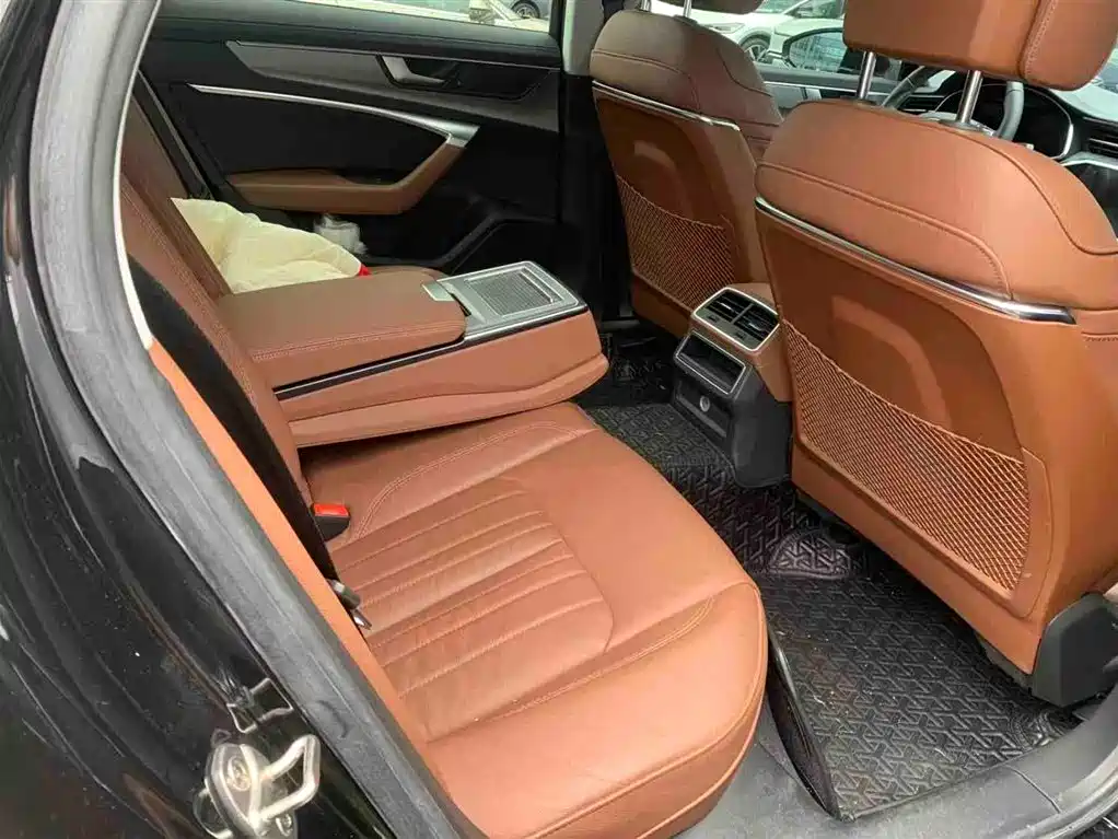 Audi A6L 2021 40 TFSI Luxury Sport фото 7