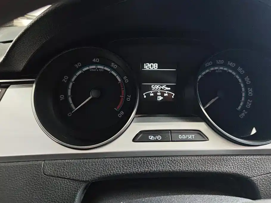 Škoda Rapid 2020 1.5L Automatic Comfort Edition фото 14