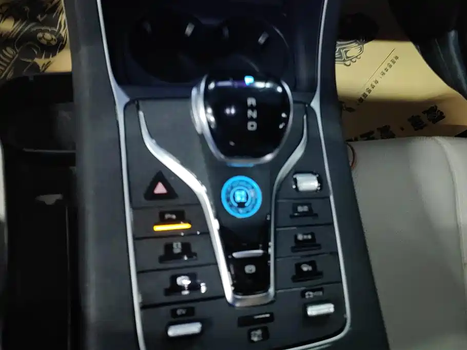 BYD Qin PLUS 2023 Champion Edition DM-i 120KM Leading Type фото 16