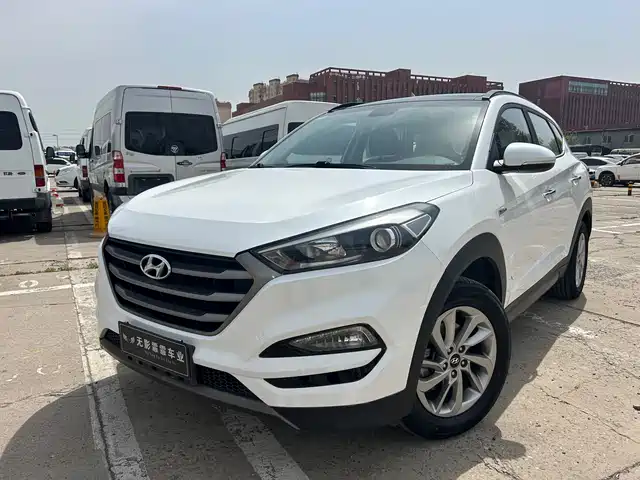 HYUNDAI TUCSON