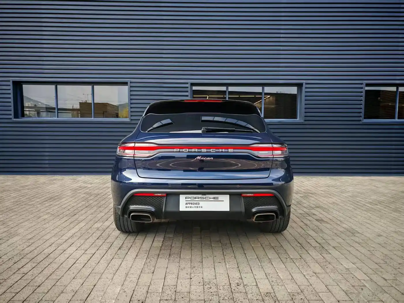 PORSCHE MACAN