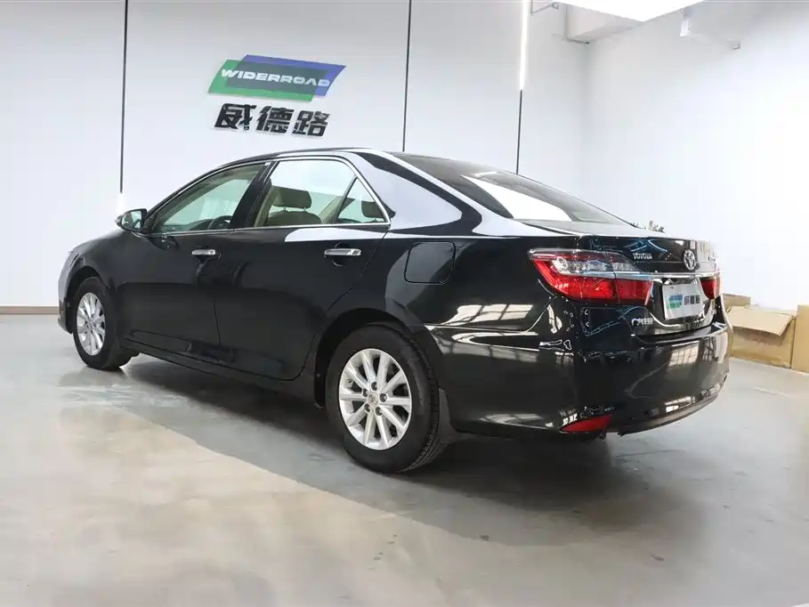 Toyota Camry 2016 2.0G 10th Anniversary Leading Edition фото 6