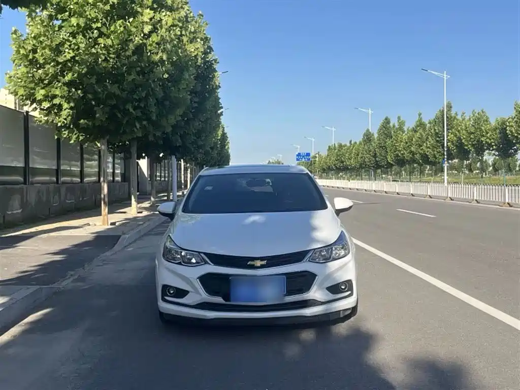 Chevrolet Cruze 2017 1.5L Hatchback Auto Style фото 25