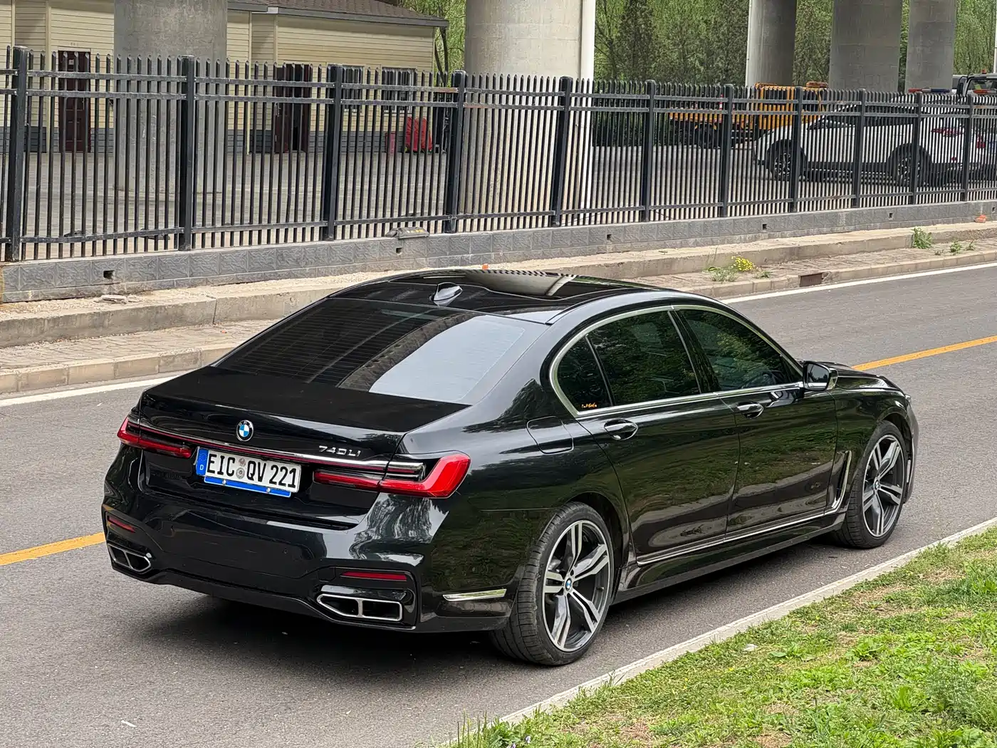 BMW 7 Series 2016 730Li Luxury фото 18
