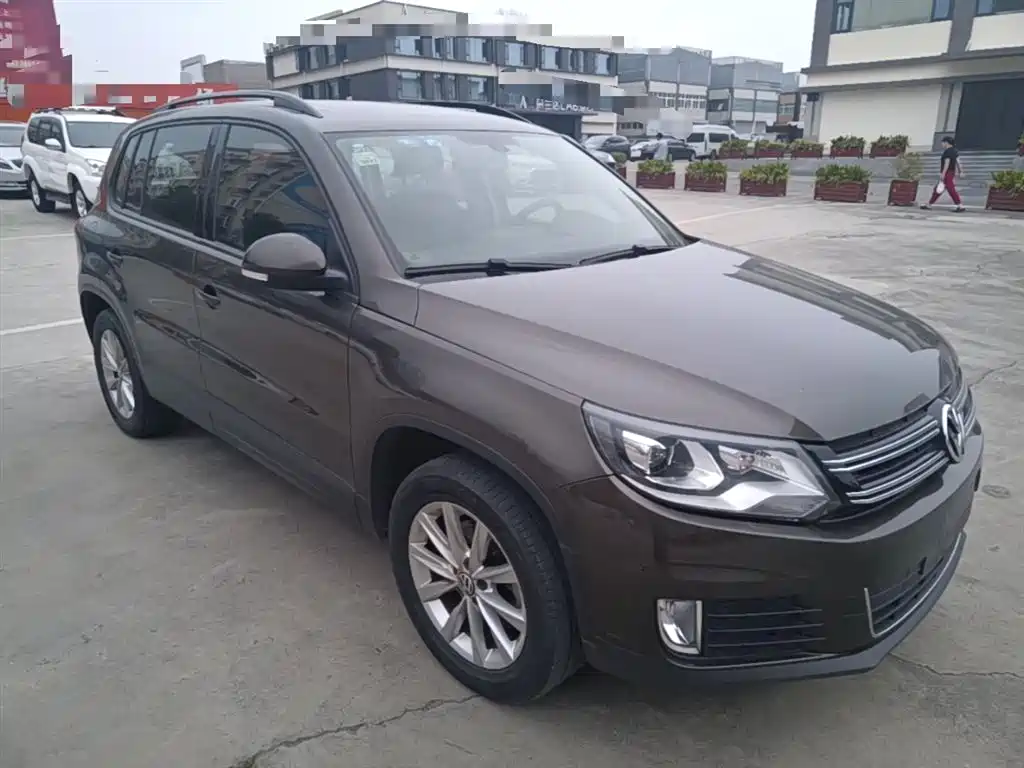 VOLKSWAGEN TIGUAN