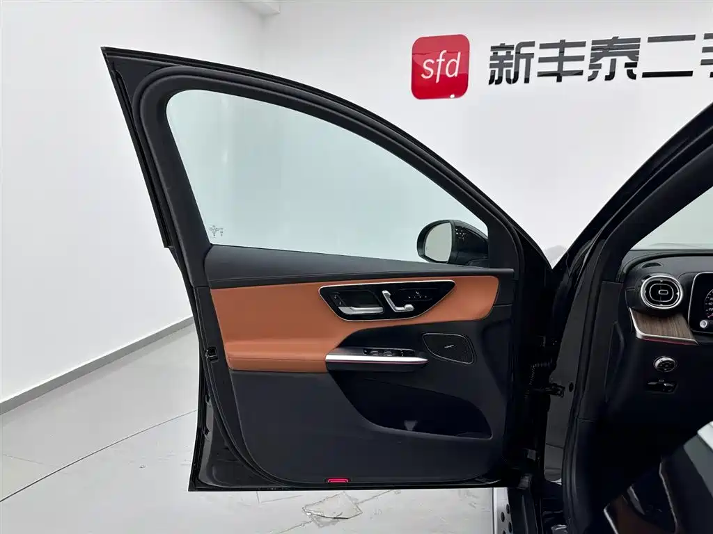 MERCEDES-BENZ GLC