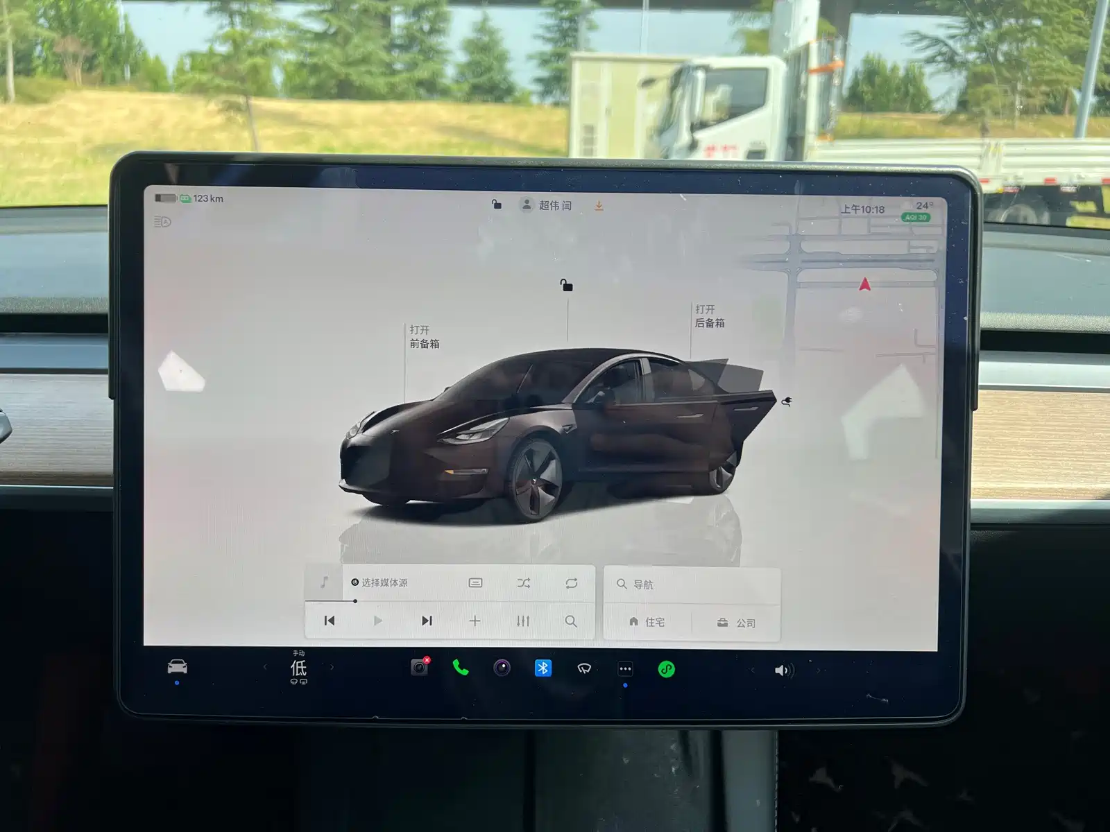 Фото 10 - Tesla Model 3