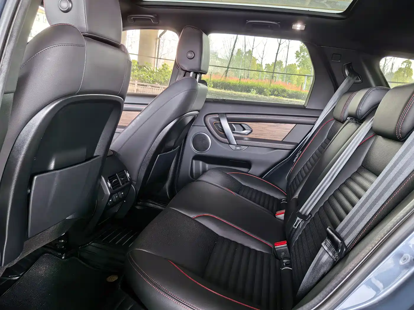 LAND ROVER DISCOVER SPORTS