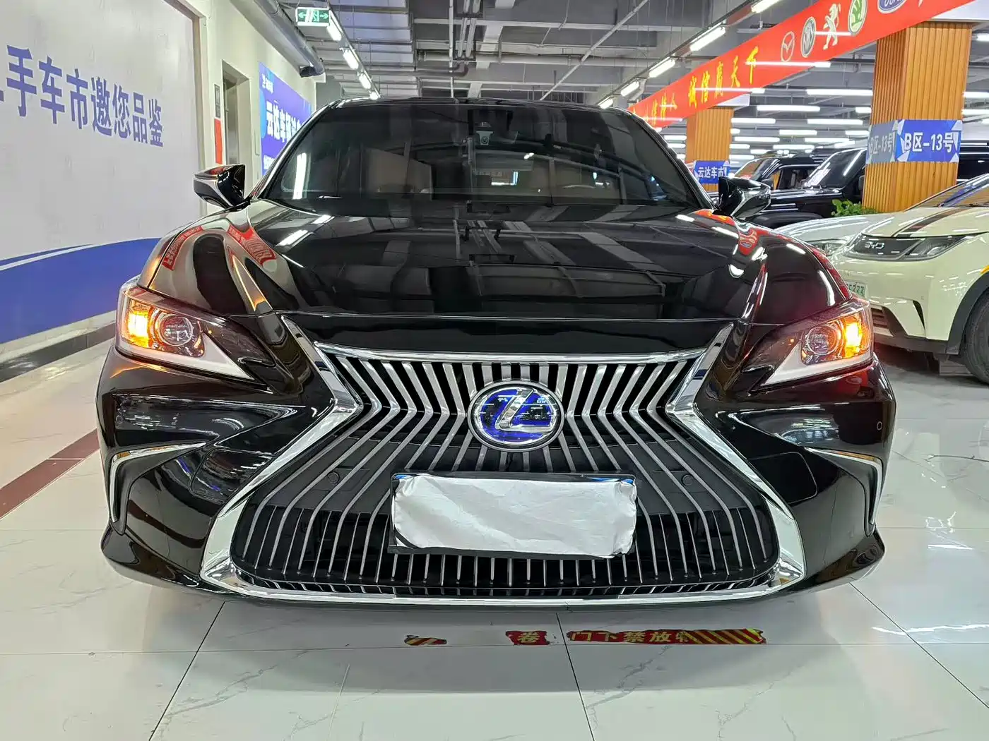 Lexus ES 2018 300h Excellence Edition China V фото 3