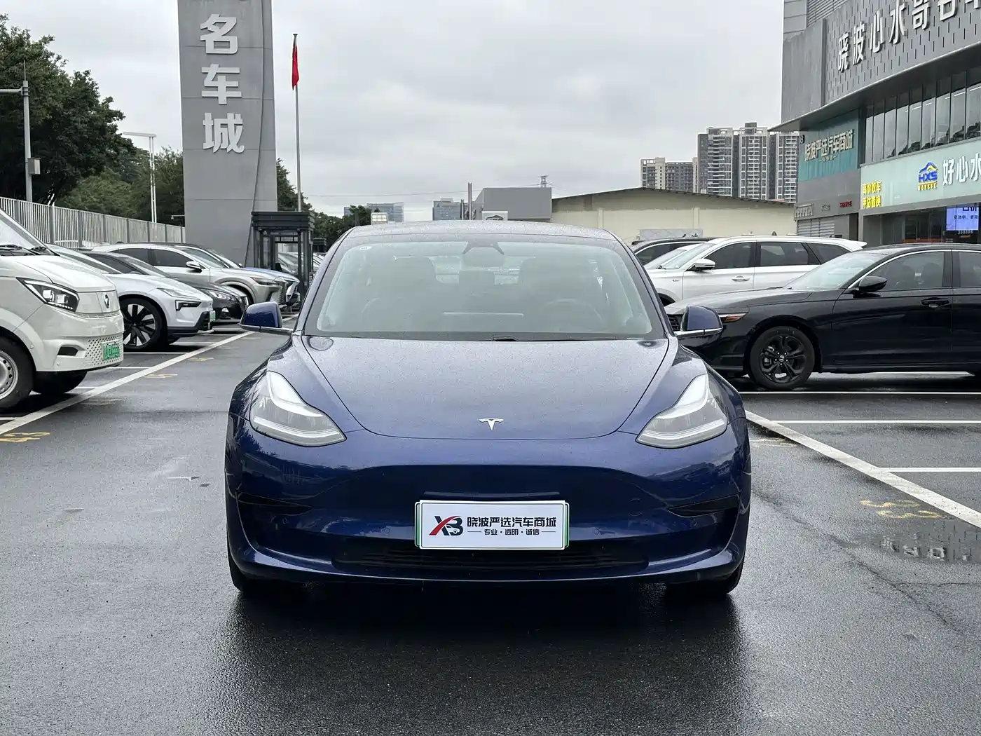 TESLA MODEL 3