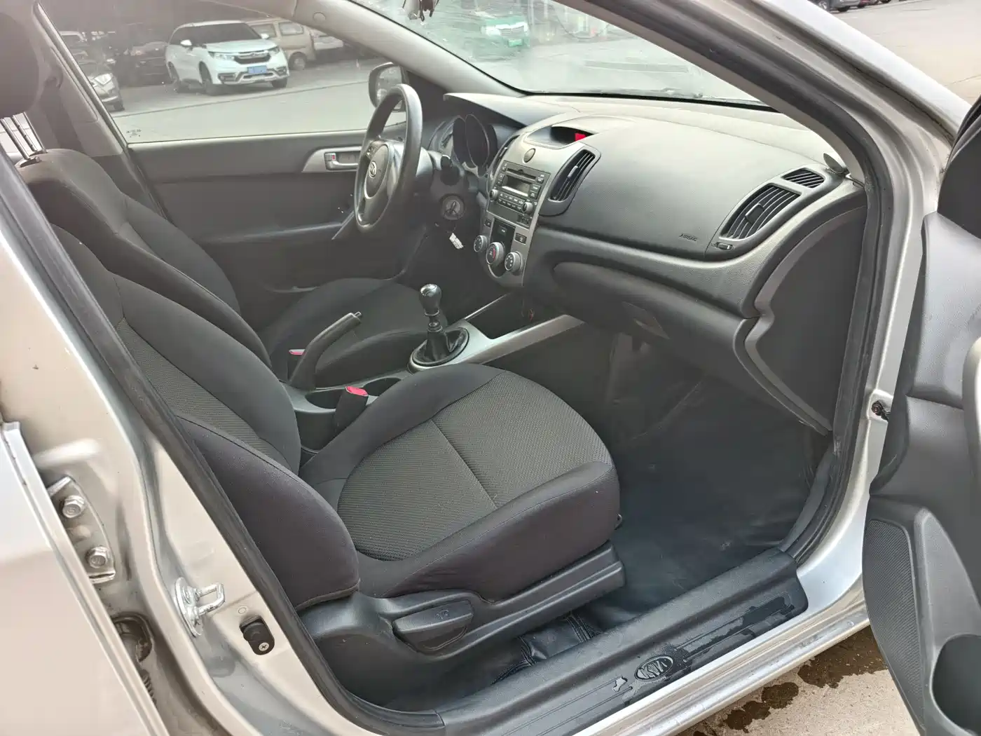 Kia Forte 2012 1.6L MT GL Commemorative Edition фото 7