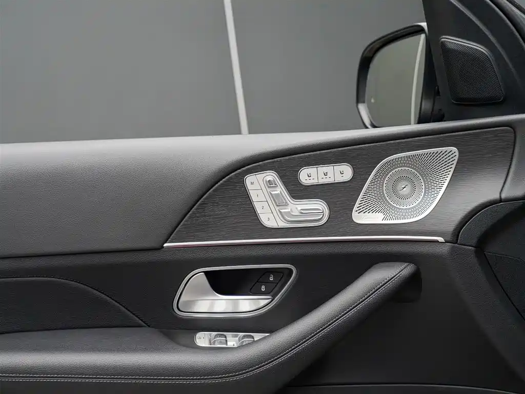 Mercedes-Benz GLS 2023 GLS 450 4MATIC Fashion Edition фото 9