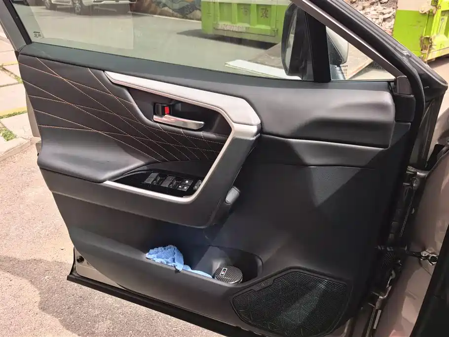 Toyota RAV4 Rongfang 2024 2.0L CVT FWD Style Plus Edition фото 7
