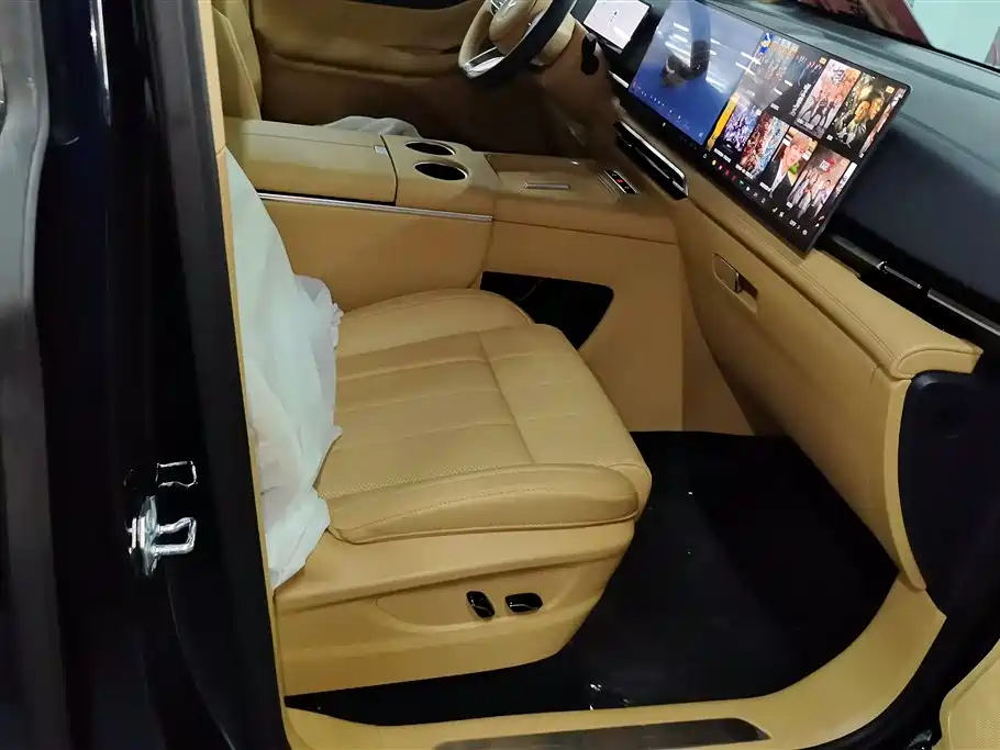 Voyah Auto Voyah Dreamer 2025 PHEV AWD Excellent Kunpeng Edition фото 8