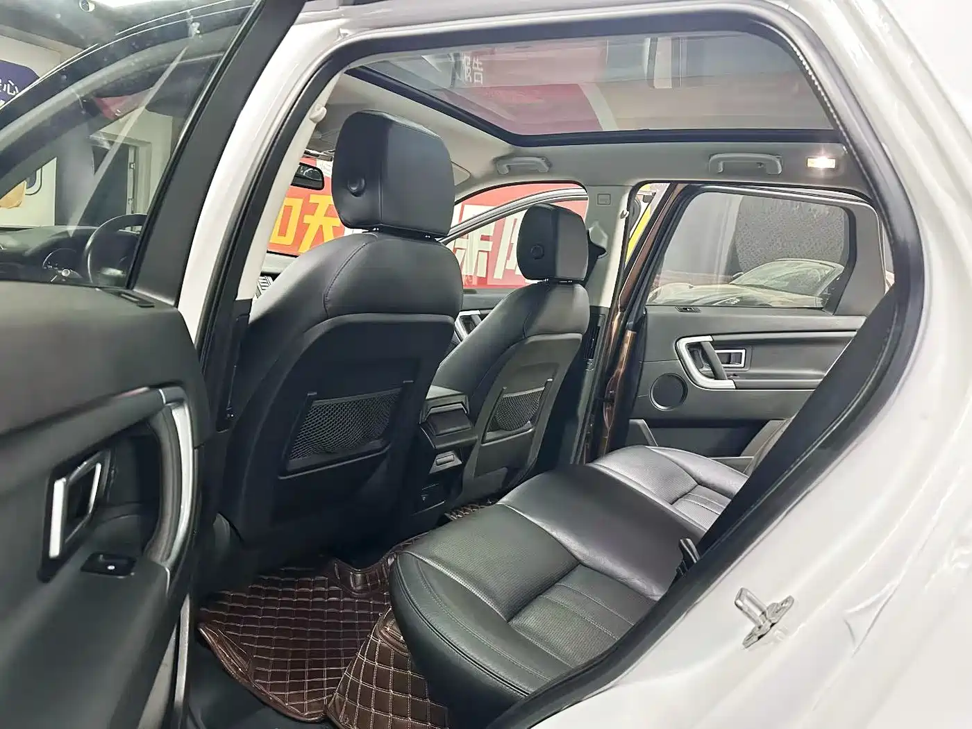 Land Rover Discovery Sport 2017 2.0T SE фото 9