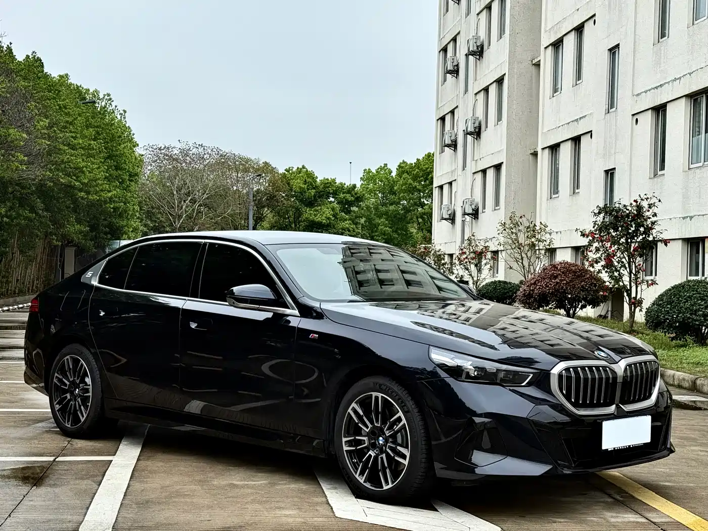 BMW 5 Series 2024 525Li Luxury Package фото 4
