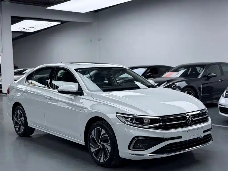 VOLKSWAGEN BORA