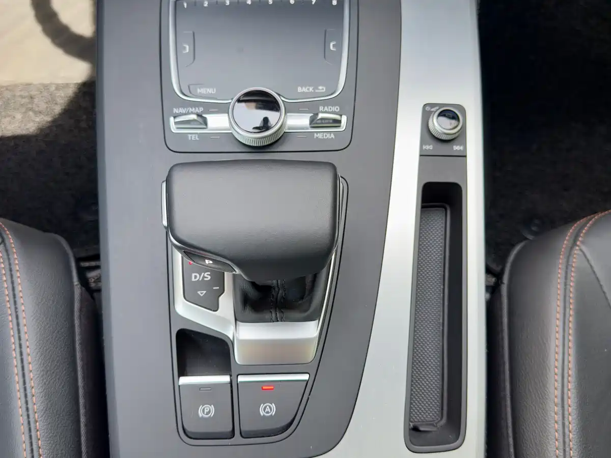 Audi Q5L 2020 40 TFSI Prestige Fashion фото 17