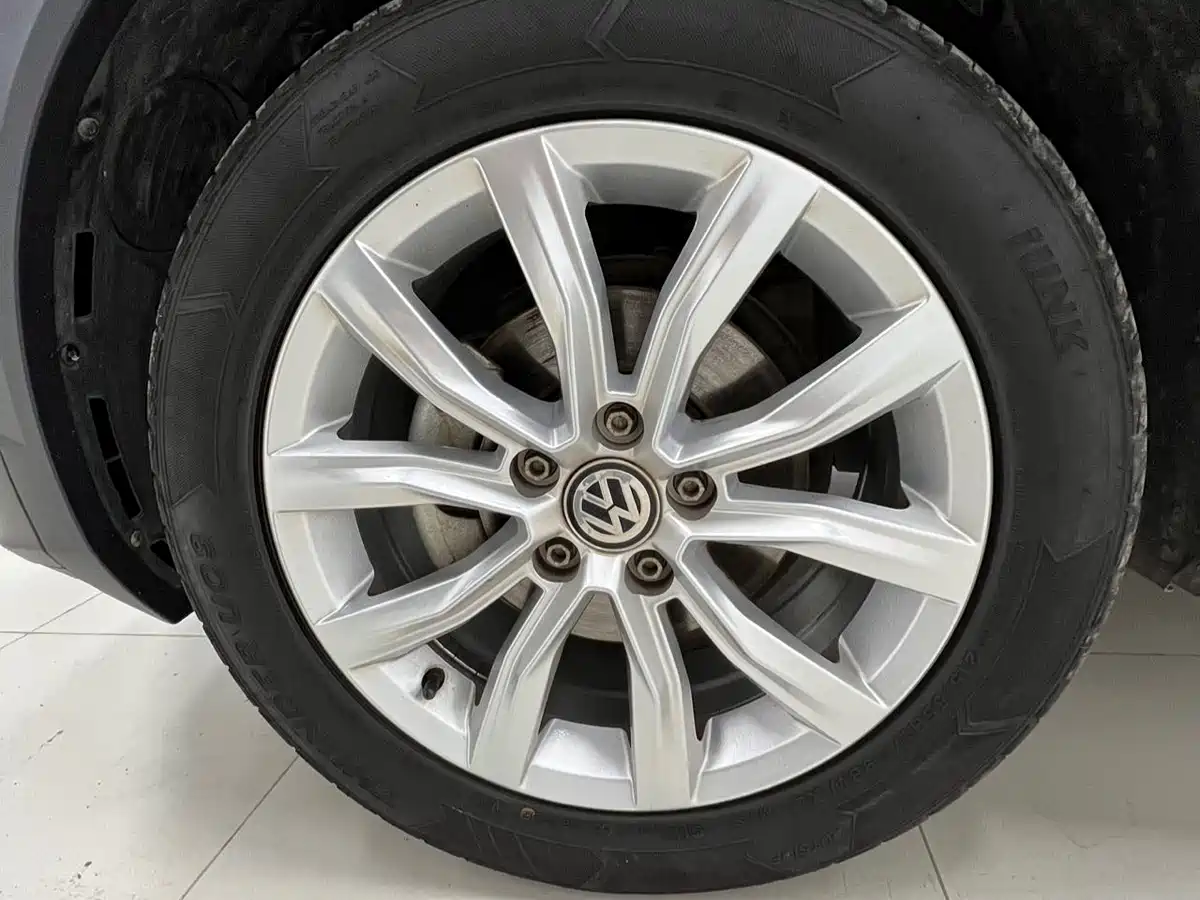VOLKSWAGEN T-ROC EXPLORING SONGS