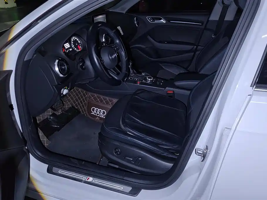 Audi A3 2018 30th Anniversary Sportback 35 TFSI Fashion фото 9