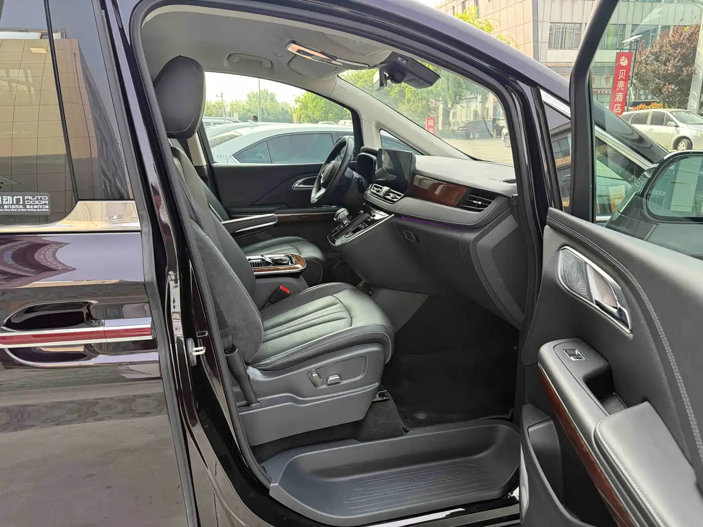 Hongqi HQ9 PHEV 2024 Model 2.0T AWD Luxury Edition фото 33