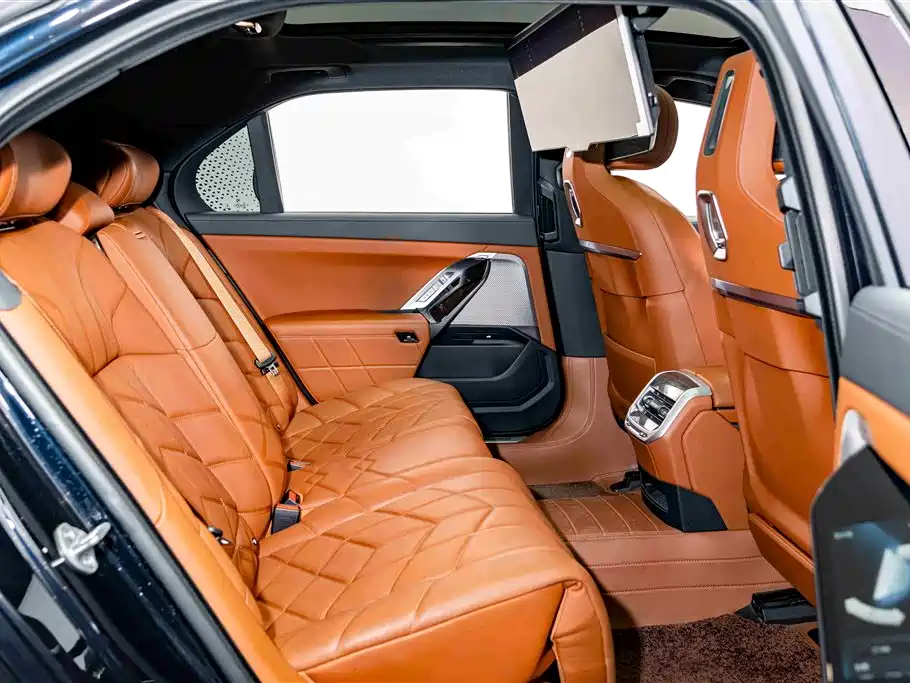 BMW 7 Series 2023 Facelift 740Li Exclusive M Sport Package фото 22