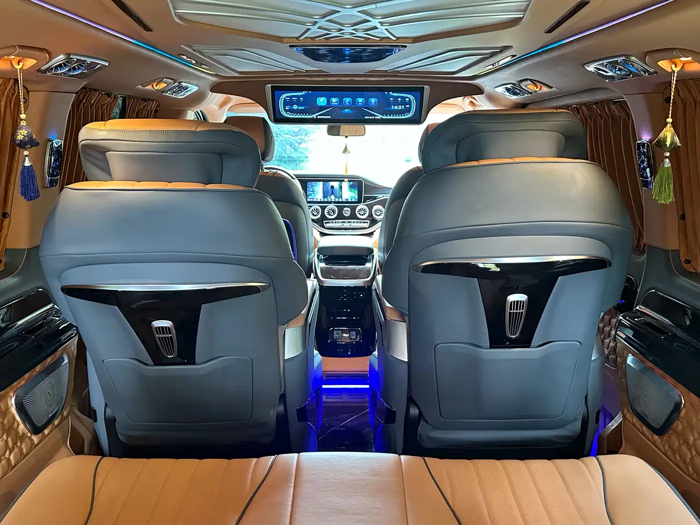 Mercedes-Benz Vito 2023 2.0T Elite 7-Seater фото 12