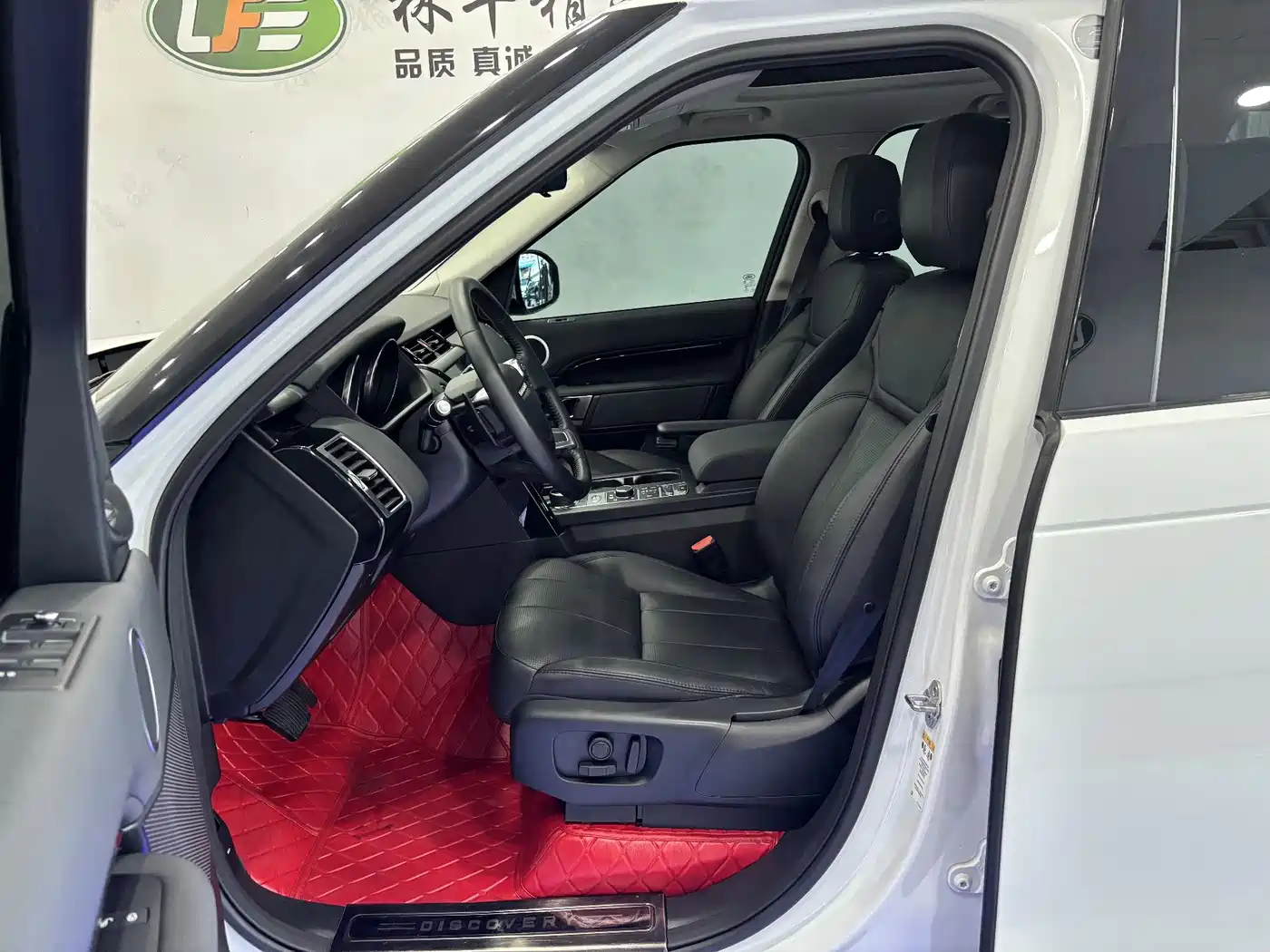 Land Rover Discovery 2017 3.0 SC V6 SE фото 11