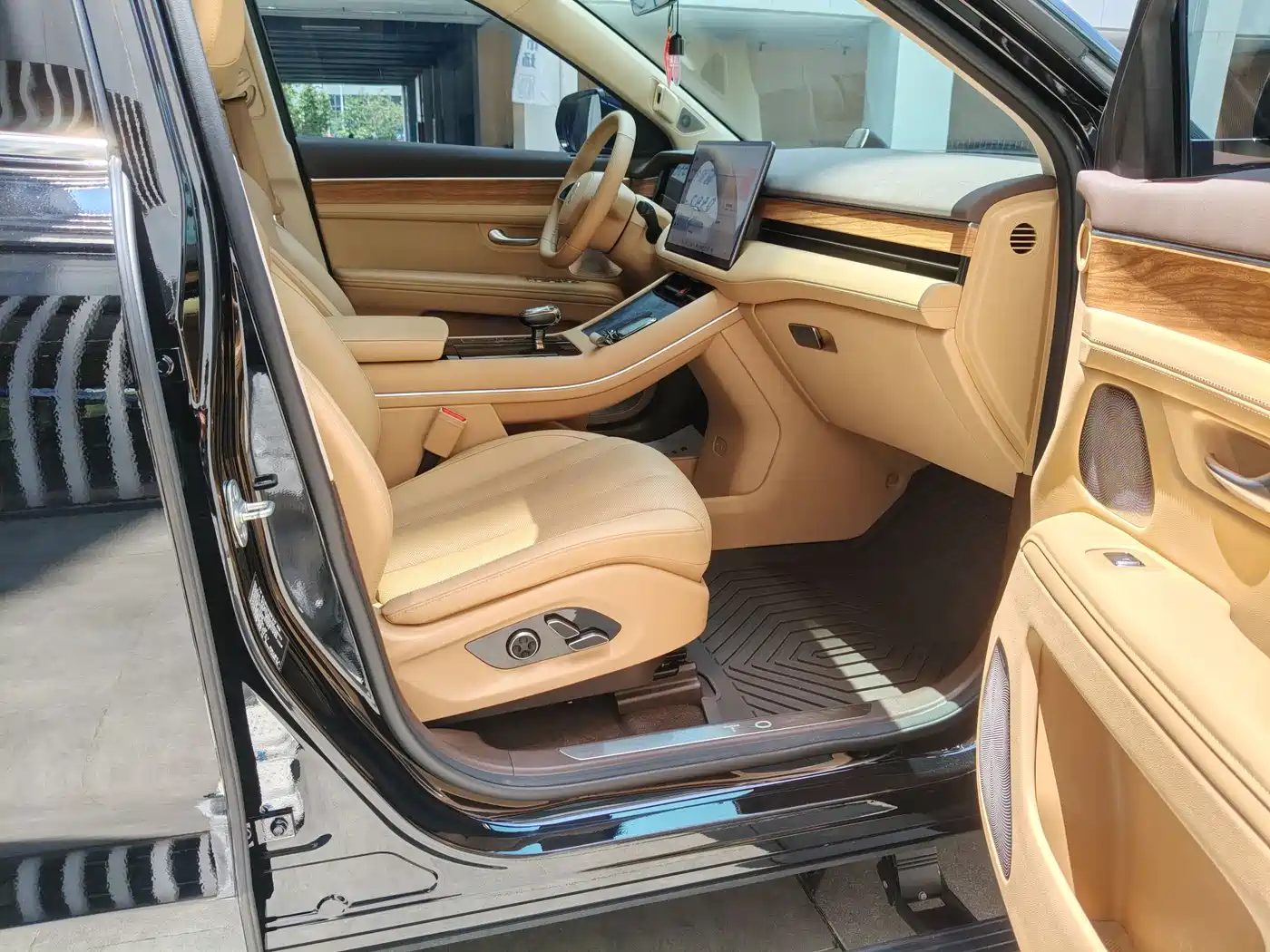 AITO Wenjie AITO M7 2024 Model 1.5T Smart Drive RWD Max 5-Seater фото 10