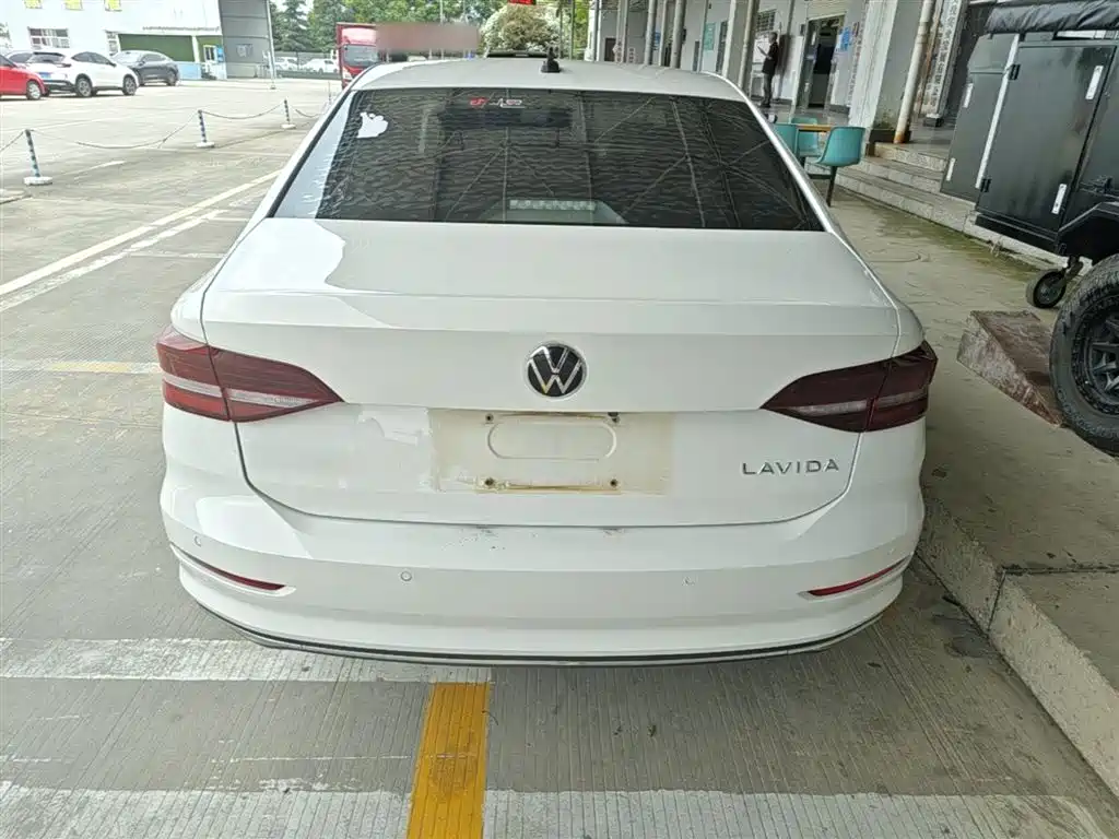 Volkswagen Lavida 2022 1.5L Auto Comfort Edition фото 6