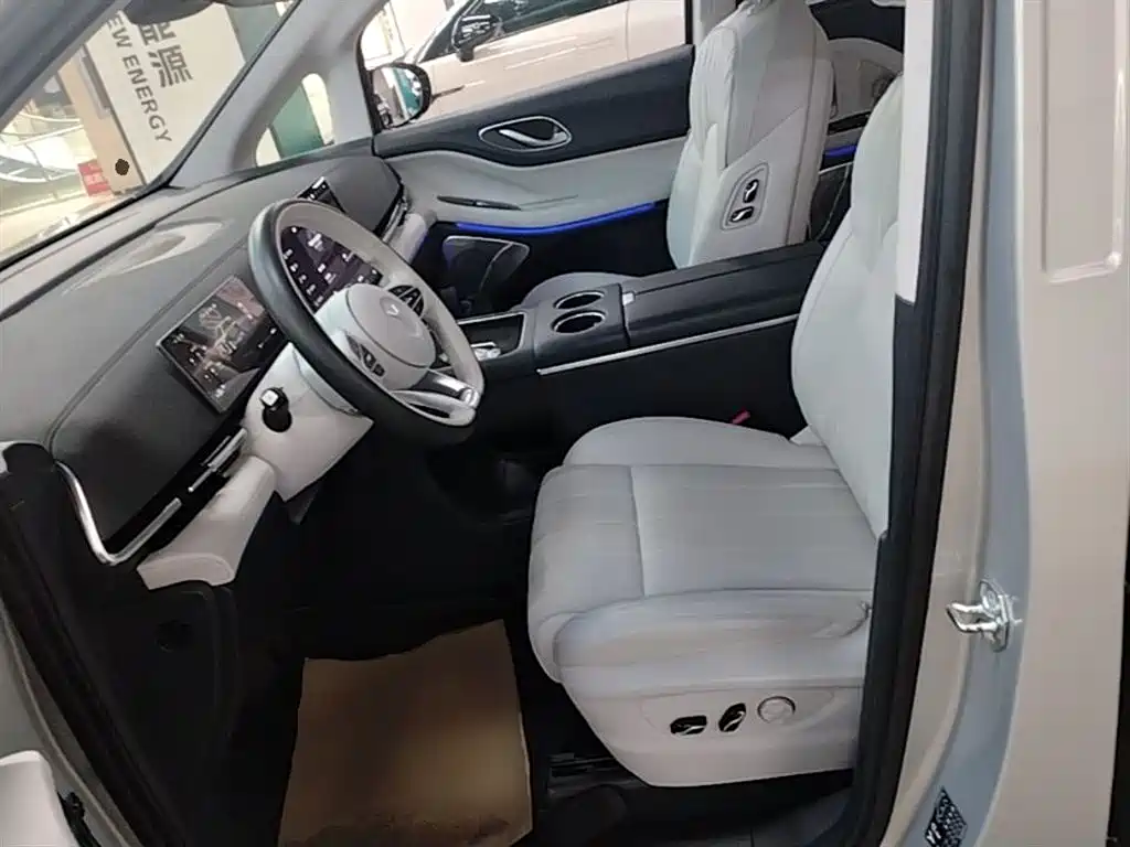 Voyah Auto Voyah Dreamer 2025 EV AWD Flagship Kunpeng Edition фото 15