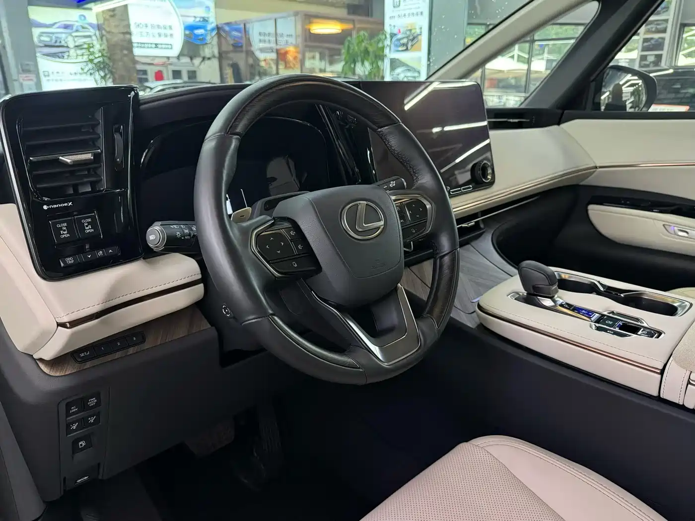 Lexus LM 2025 Model 500h Six-Seater Prestige Edition фото 4