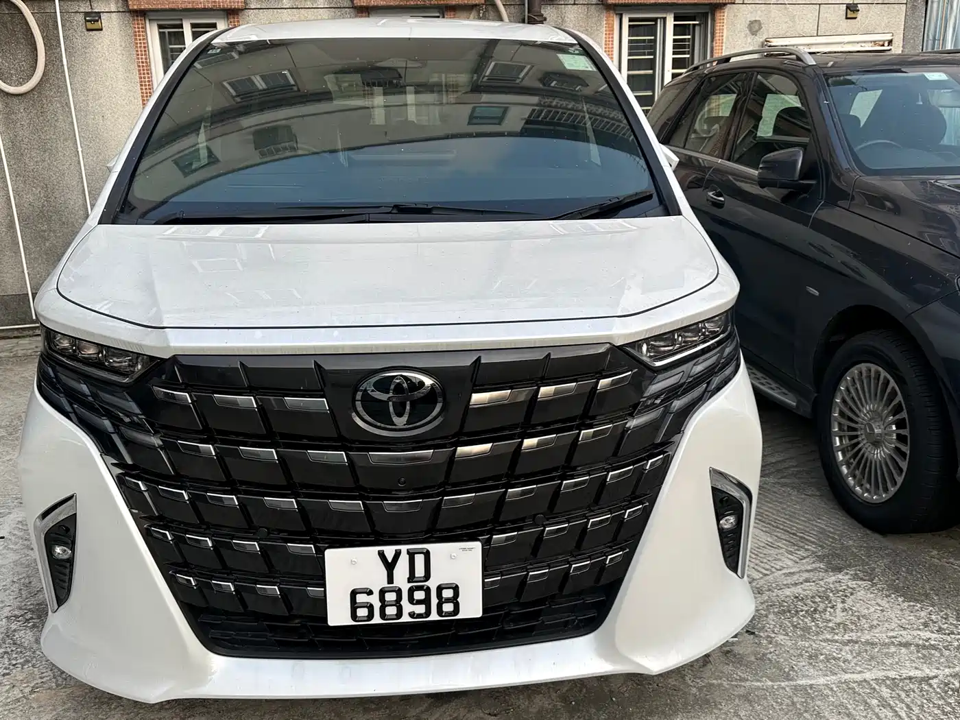 Toyota Alphard 2025 Hybrid 2.5L Ultimate Gold Edition фото 2