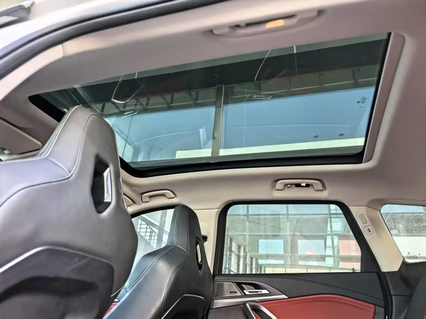BMW iX1 2023 xDrive30L M Sport Package фото 11