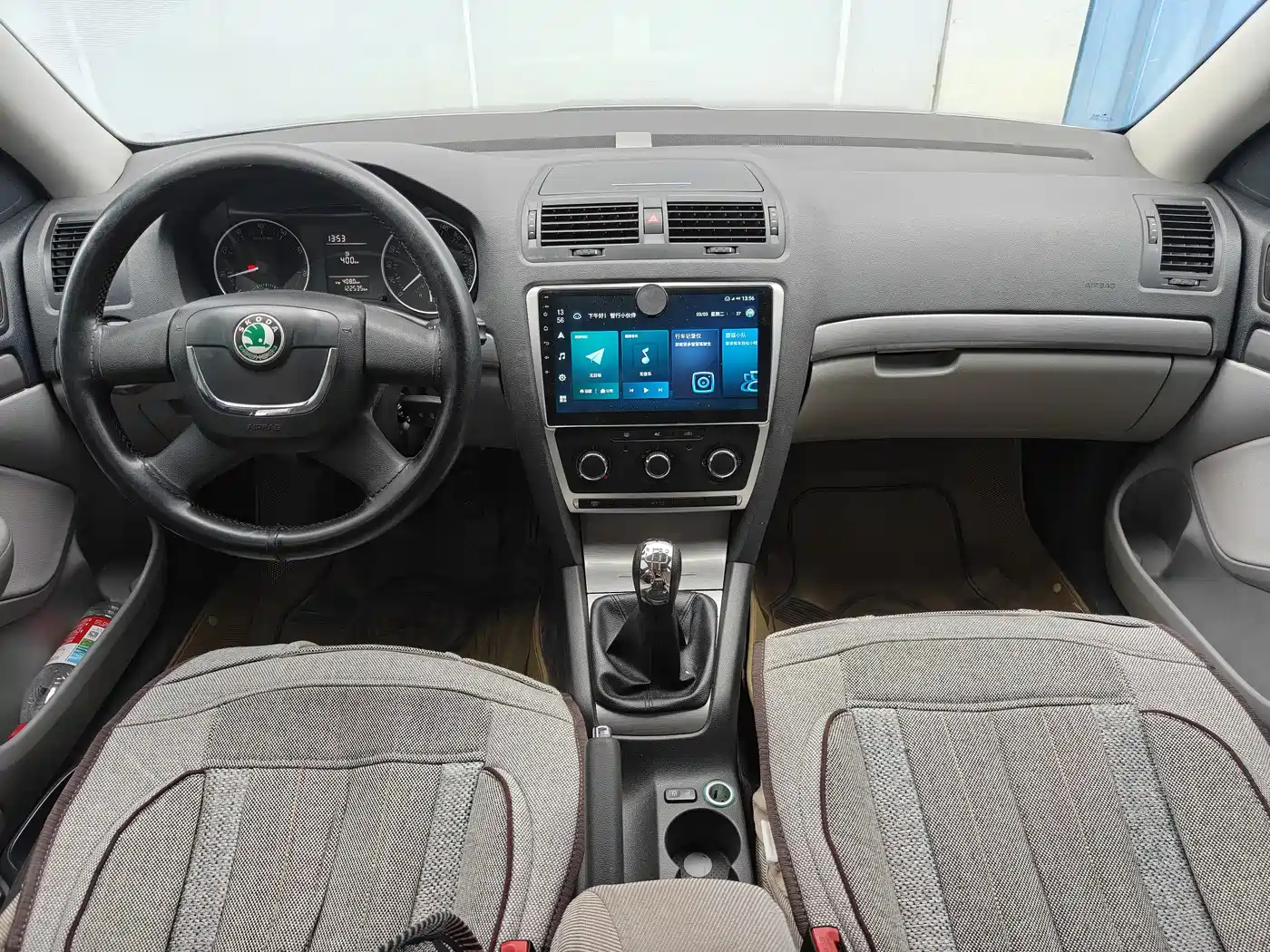 Škoda Octavia 2013 1.6L Manual Elite Edition фото 9