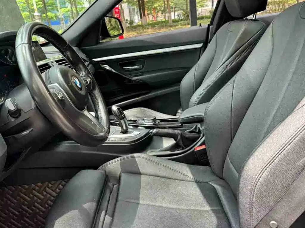 BMW 3 Series GT 2019 320i Fashion Model фото 9